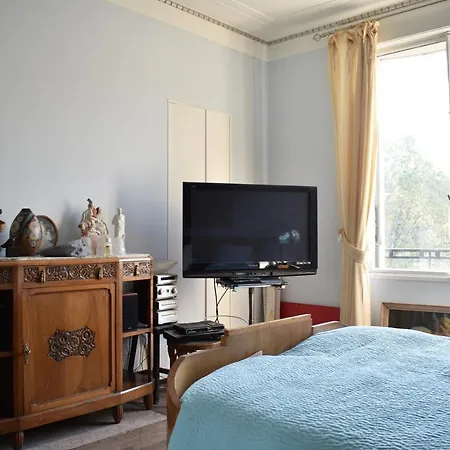 3 Bedroom Flat At The Foot Of Bon Marche