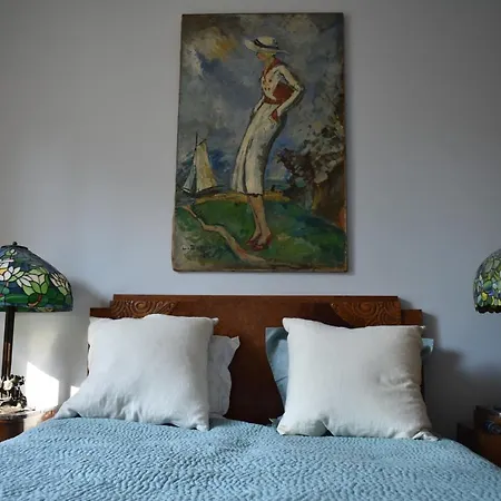 Apartment 3 Bedroom Flat At The Foot Of Bon Marche *